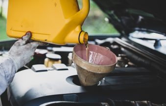close-up-auto-mechanic-hand-pouring-replacing-fresh-oil-into-car-engine-auto-repair-garage-automobile-maintenance-industry-concept (1)