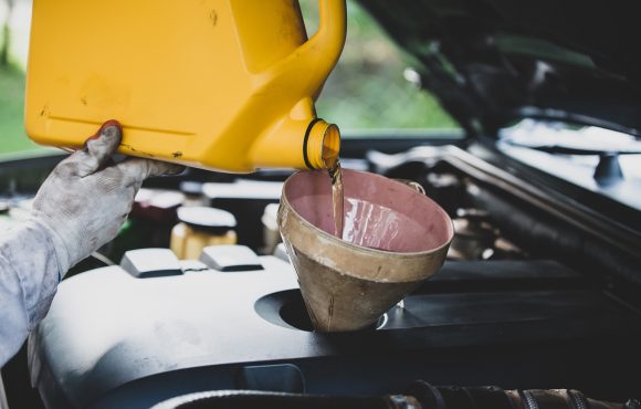 close-up-auto-mechanic-hand-pouring-replacing-fresh-oil-into-car-engine-auto-repair-garage-automobile-maintenance-industry-concept (1)